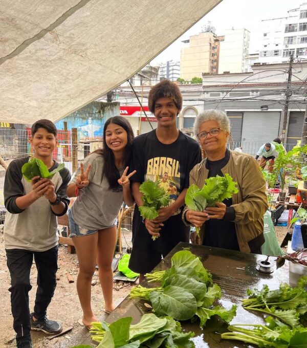 Ações comunitárias voltadas para alimentação.